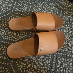 Women’s reef cushion scout sandals natural color size 8